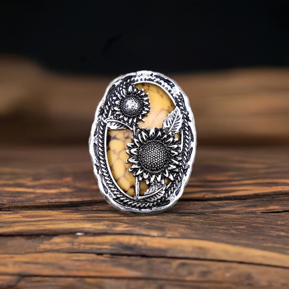 NWT Silver and Yellow Sunflower Ring